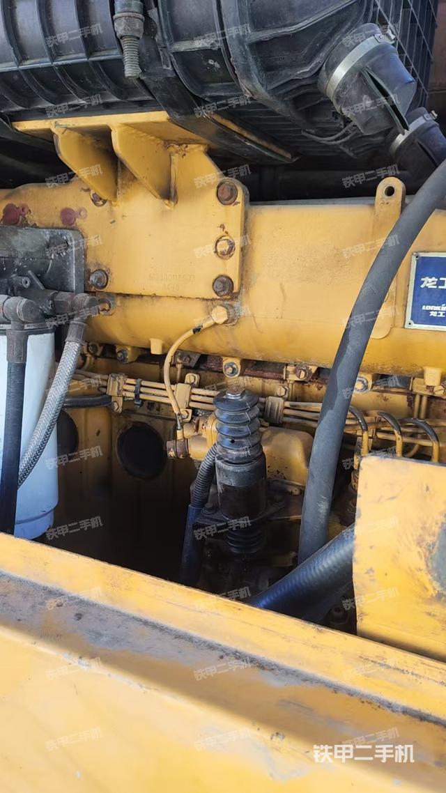 發(fā)動(dòng)機(jī)左側(cè)（整機(jī)外觀及大件）