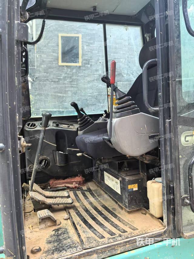 驾驶室整体（整机外观）