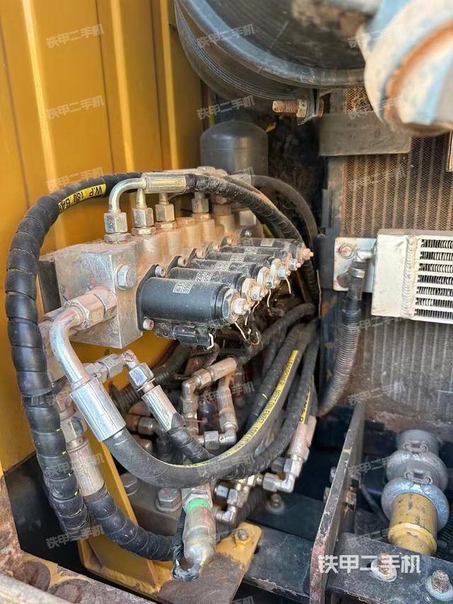 驾驶室顶部（整机外观）