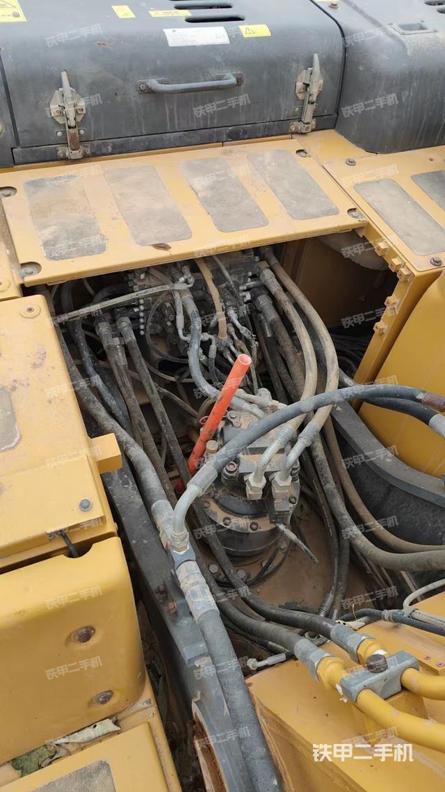 回轉(zhuǎn)馬達和主控閥（整機外觀）