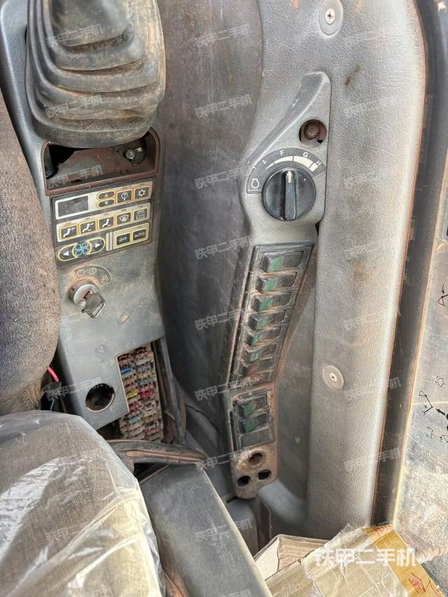 駕駛室整體（整機(jī)外觀）