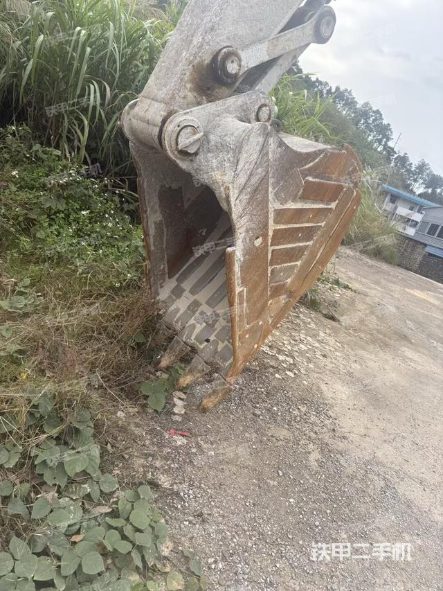 小臂整体左后（工作和回转装置）