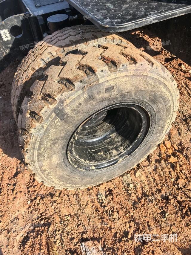 右驅(qū)動(dòng)輪（行走機(jī)構(gòu)）