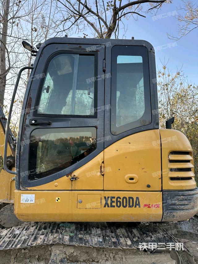  驾驶室正侧（驾驶室部分）