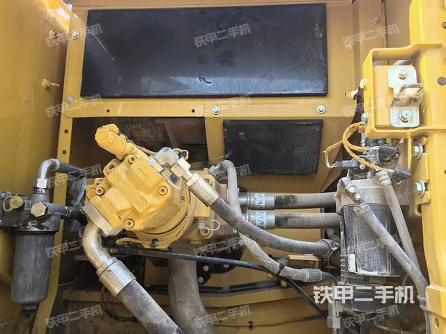 液壓泵艙室正面整體（整機(jī)外觀）