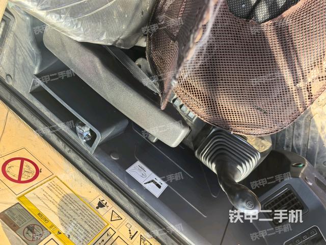 座椅右側(cè)控制臺(tái)/鑰匙門(mén)/油門(mén)/含右手柄（駕駛室部分）