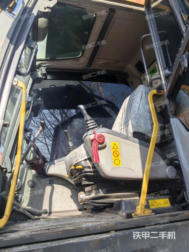 駕駛室整體（整機(jī)外觀）