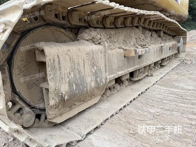 單側(cè)履帶整體（整機(jī)外觀）