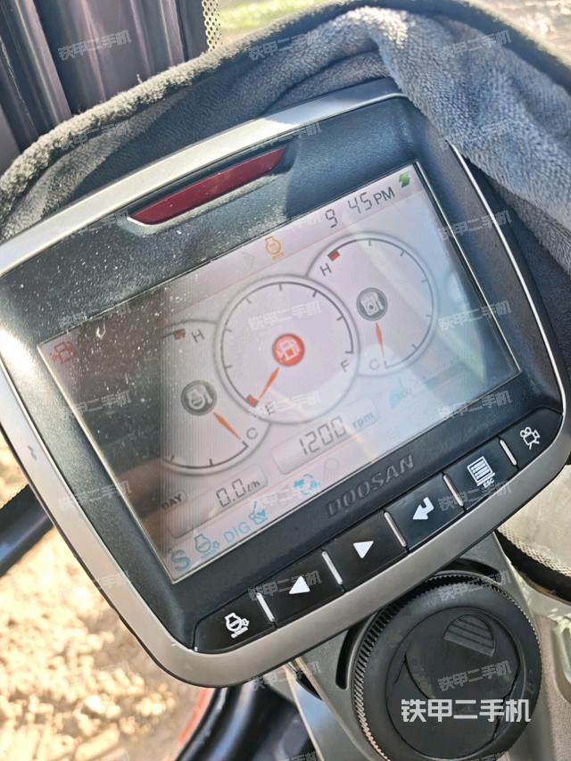 左后方玻璃角標(biāo)（駕駛室部分）