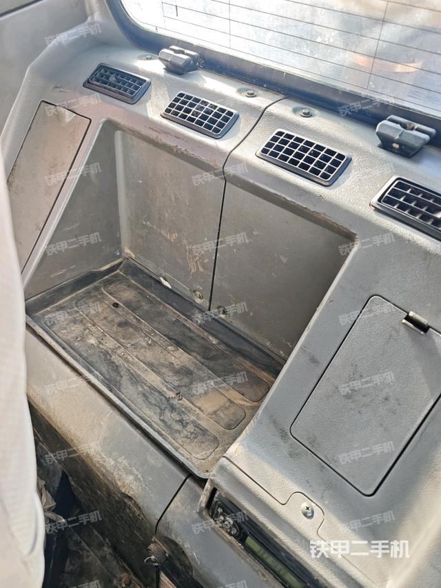 座椅左側(cè)控制臺/音響/含左手柄（駕駛室部分）