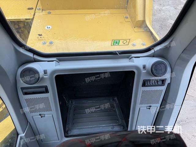 駕駛室頂部（整機(jī)外觀）