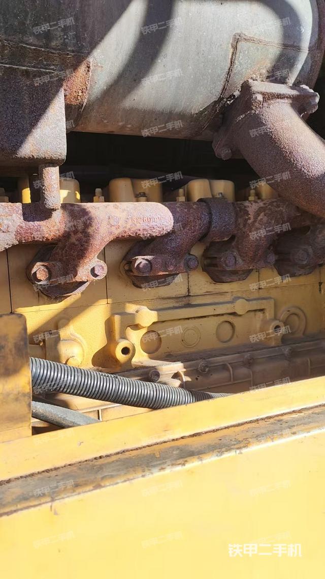 發(fā)動(dòng)機(jī)右側(cè)（整機(jī)外觀及大件）