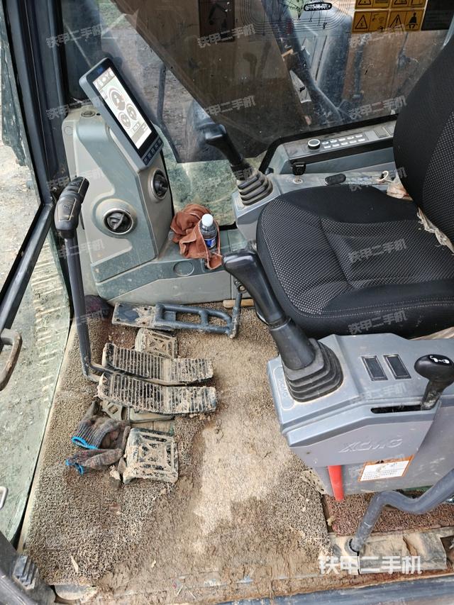 座椅右側(cè)控制臺/鑰匙門/油門/含右手柄（駕駛室部分）