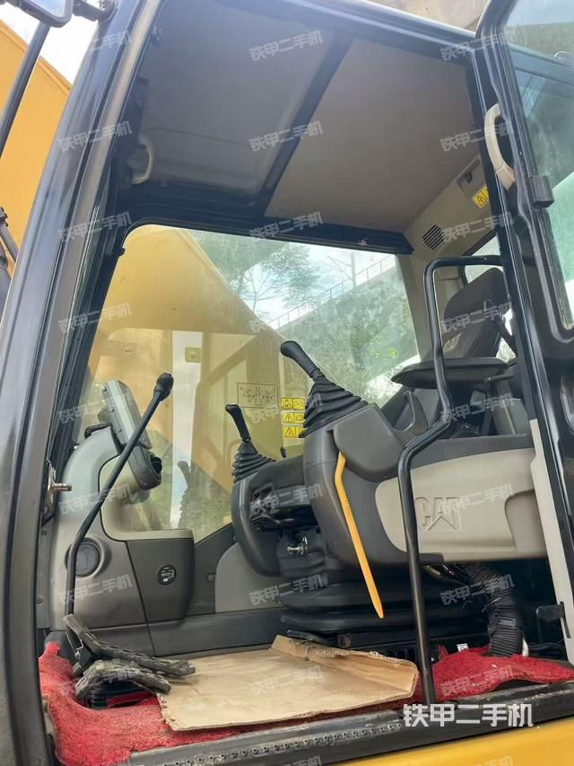 駕駛室整體（整機外觀）