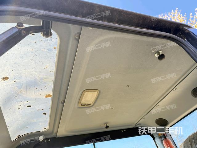 駕駛室頂部（整機外觀）