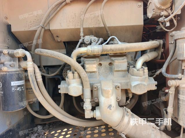 液壓泵艙室正面整體（整機(jī)外觀）