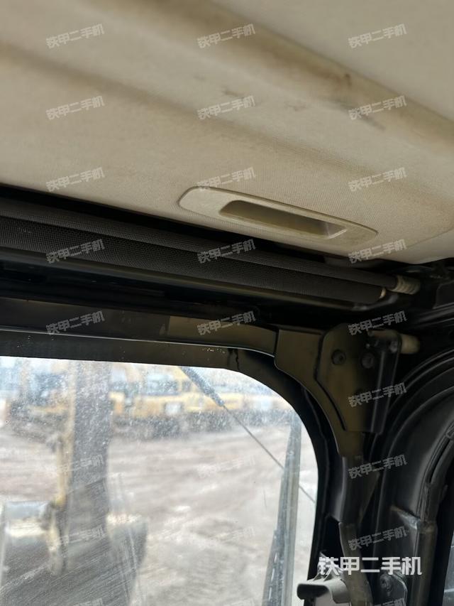 驾驶室顶部（整机外观）