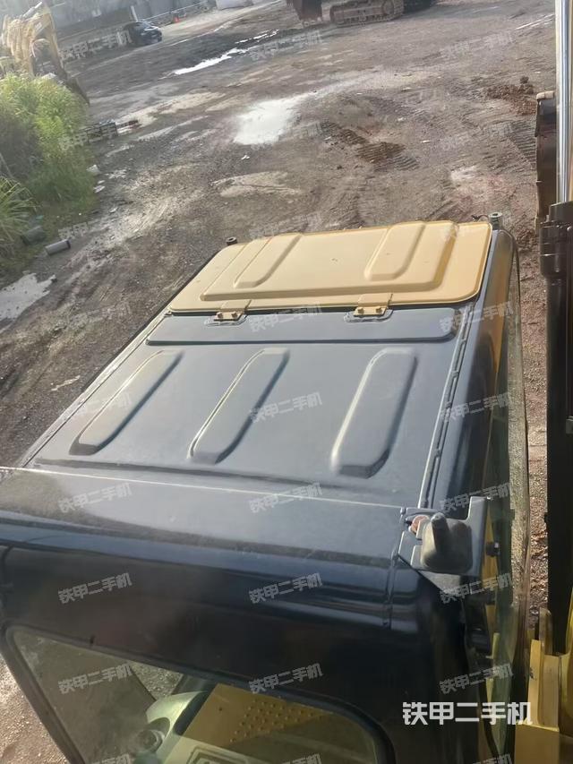 駕駛室頂部（整機外觀）