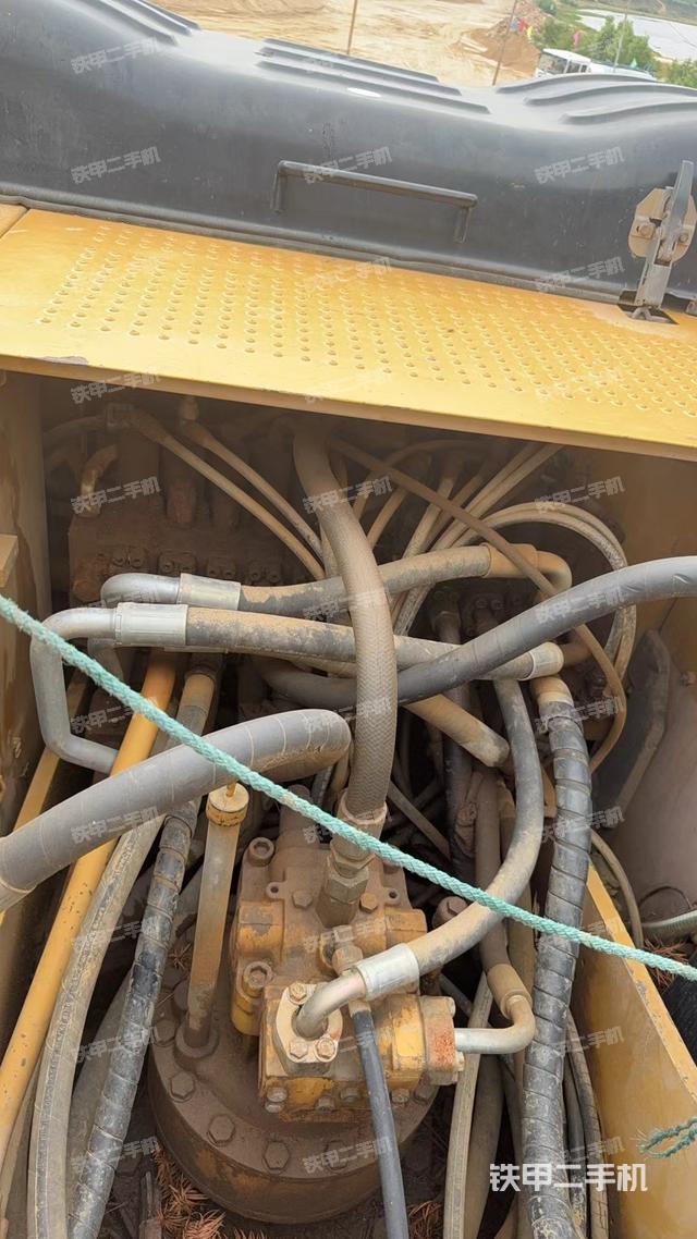 回轉(zhuǎn)馬達和主控閥（整機外觀）