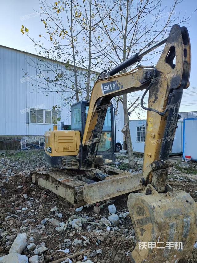 駕駛室頂部（整機外觀）