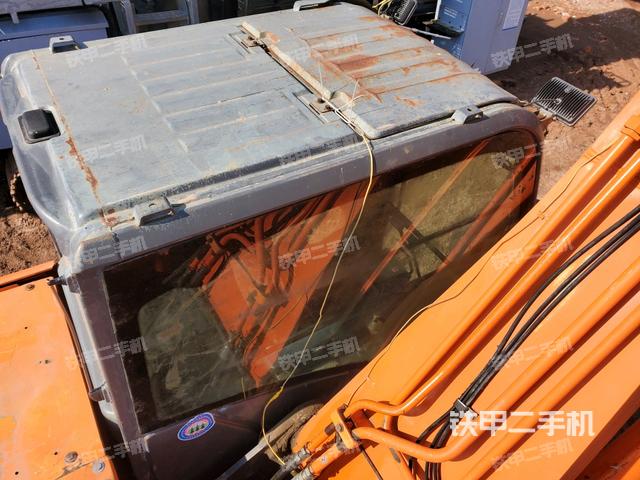 驾驶室顶部（整机外观）