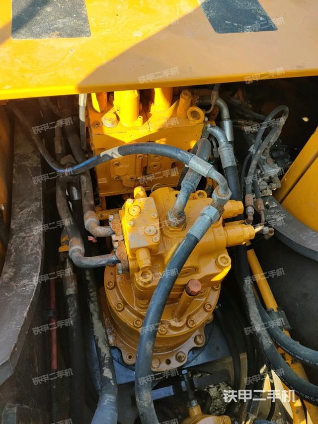 回轉(zhuǎn)馬達(dá)和主控閥（整機(jī)外觀）