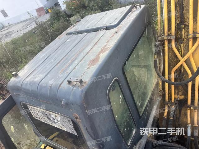 駕駛室頂部（整機外觀）