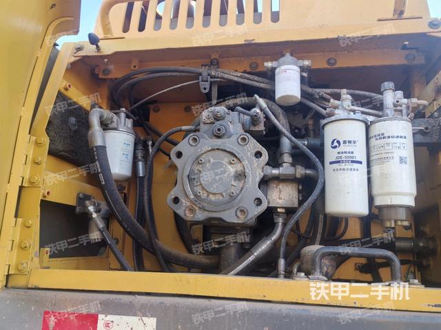 液壓泵艙室正面整體（整機(jī)外觀）