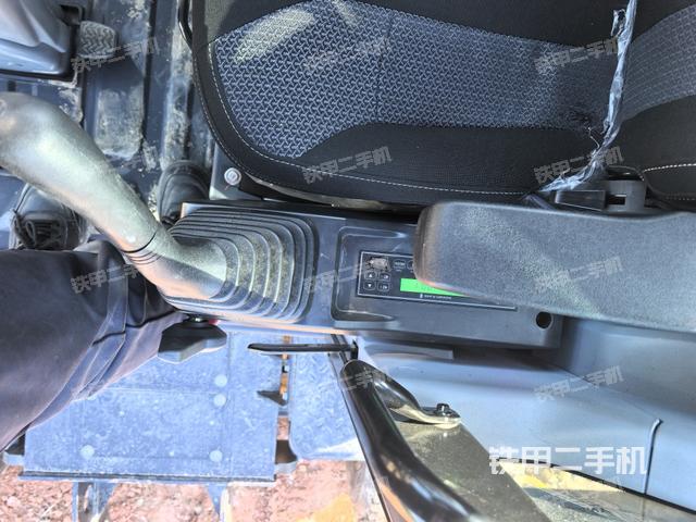 座椅右側(cè)控制臺(tái)/鑰匙門/油門/含右手柄（駕駛室部分）