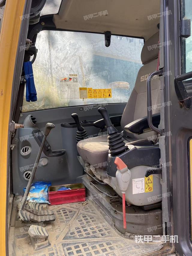 駕駛室整體（整機外觀）