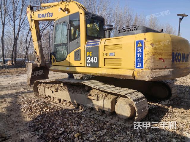 小松PC240LC-8M0挖掘機(jī)