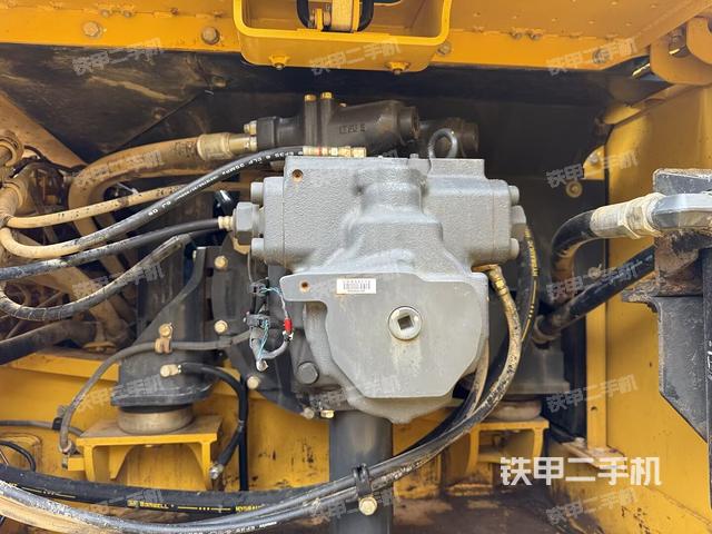 液壓泵艙室正面整體（整機(jī)外觀）