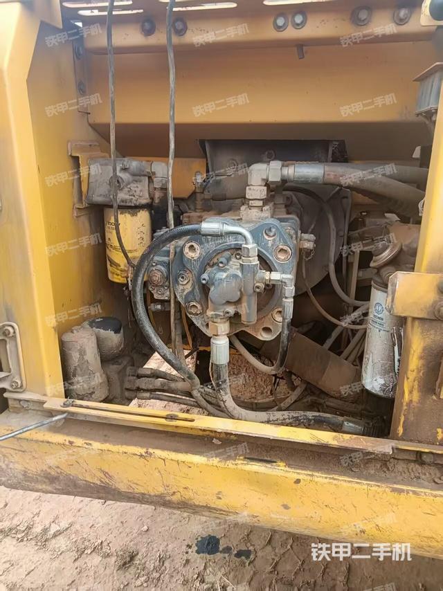 液壓泵艙室正面整體（整機(jī)外觀）