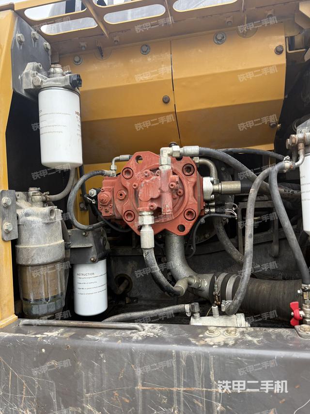 液壓泵艙室正面整體（整機(jī)外觀）