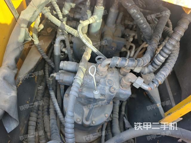 回转马达和主控阀（整机外观）