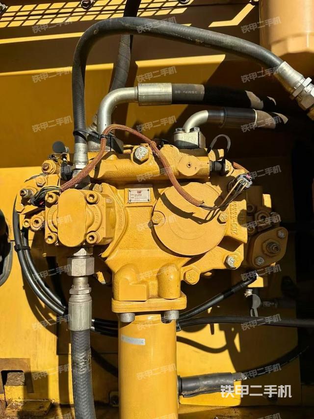 液壓泵艙室正面整體（整機(jī)外觀）