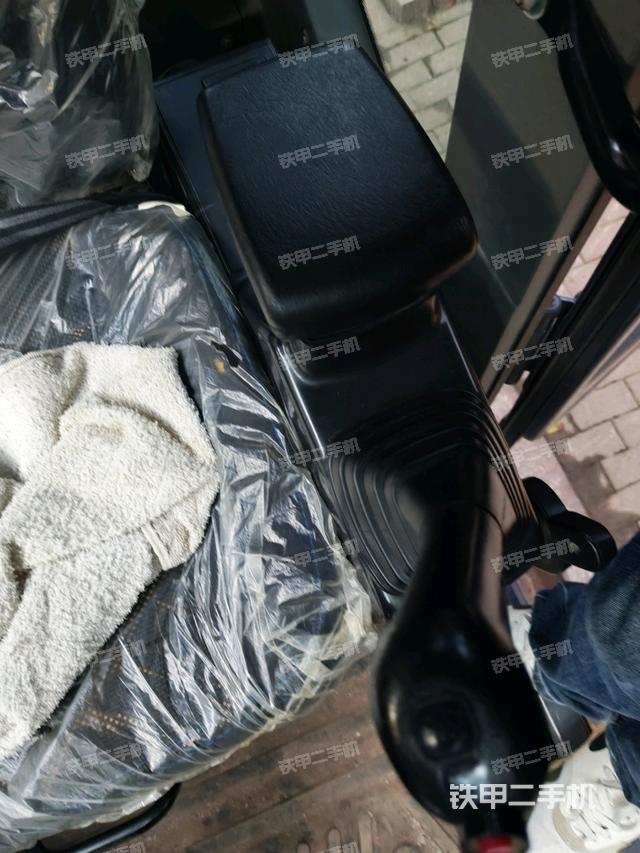 后窗玻璃角标（驾驶室部分）