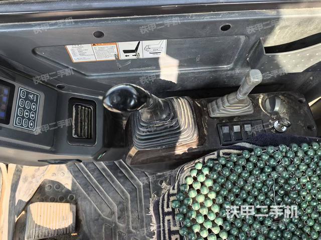 驾驶室顶部（整机外观）