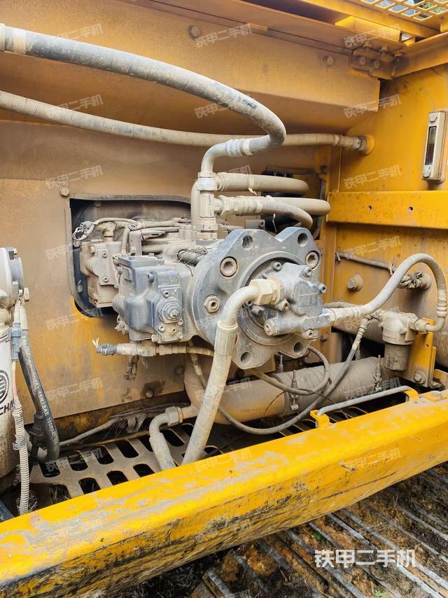 液壓泵艙室正面整體（整機(jī)外觀）