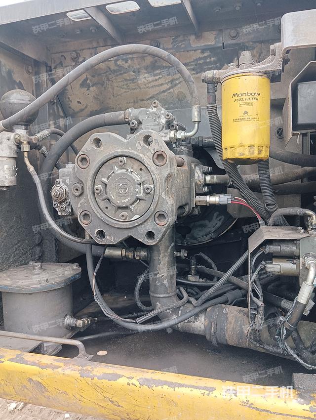 液壓泵艙室正面整體（整機(jī)外觀）