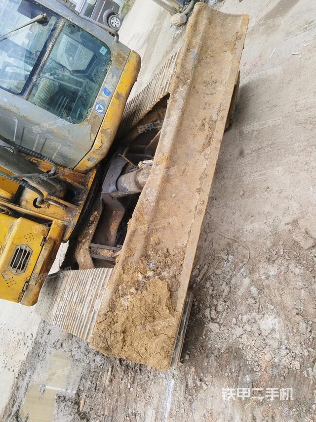 转盘和下车架正前（工作和回转装置）