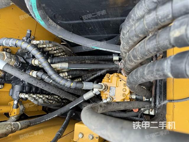 回转马达和主控阀（整机外观）