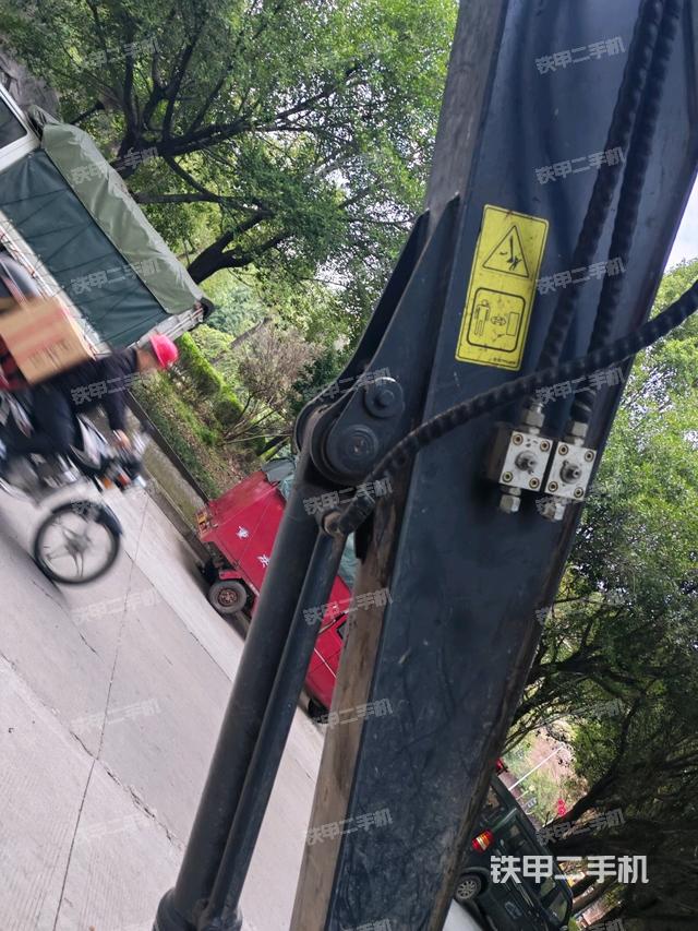 铲斗右后整体（工作和回转装置）