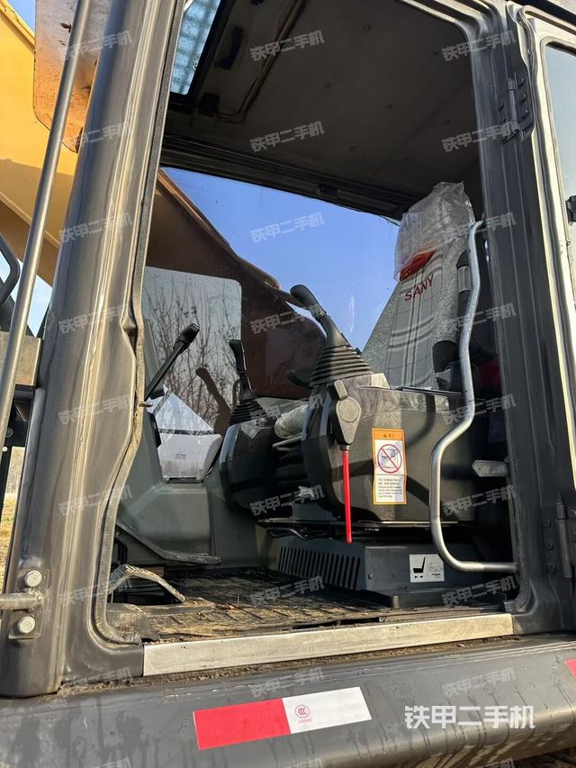 駕駛室整體（整機(jī)外觀）