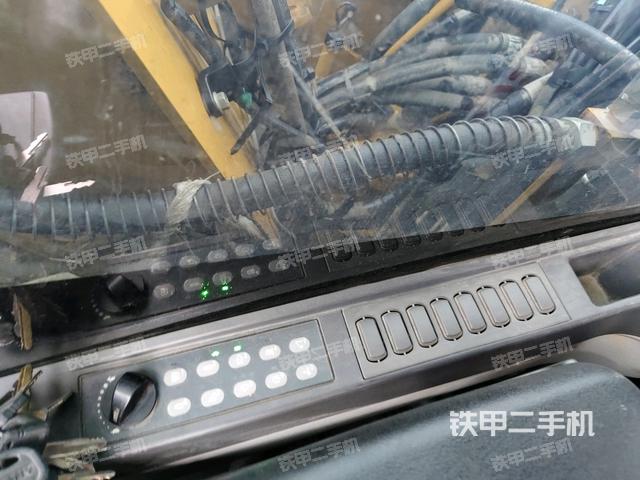 座椅右侧控制台/钥匙门/油门/含右手柄（驾驶室部分）