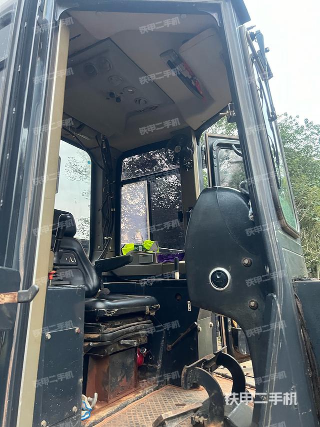 驾驶室操作台（设备外观及核心部件）