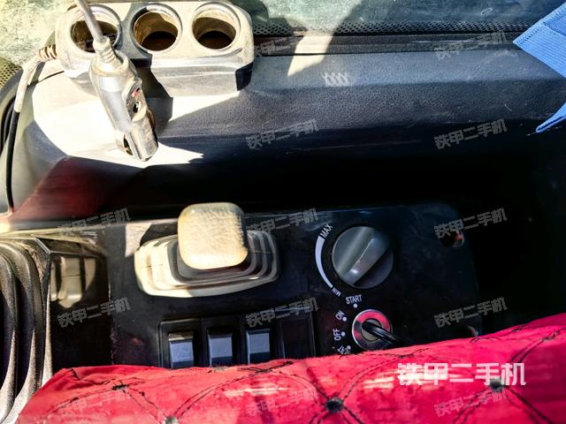 座椅右侧控制台/钥匙门/油门/含右手柄（驾驶室部分）