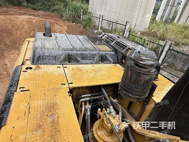 駕駛室頂部（整機外觀）