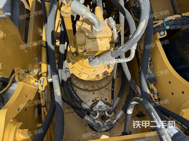 回轉(zhuǎn)馬達(dá)和主控閥（整機(jī)外觀）