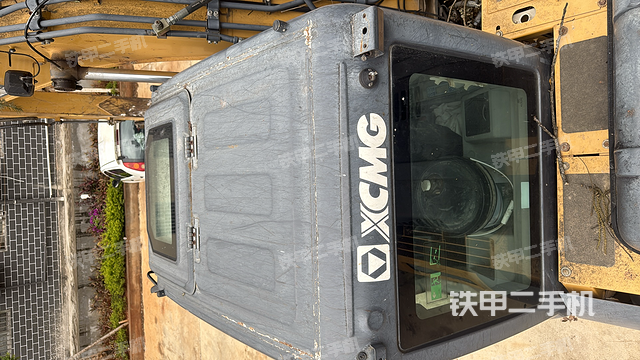 驾驶室顶部（整机外观）